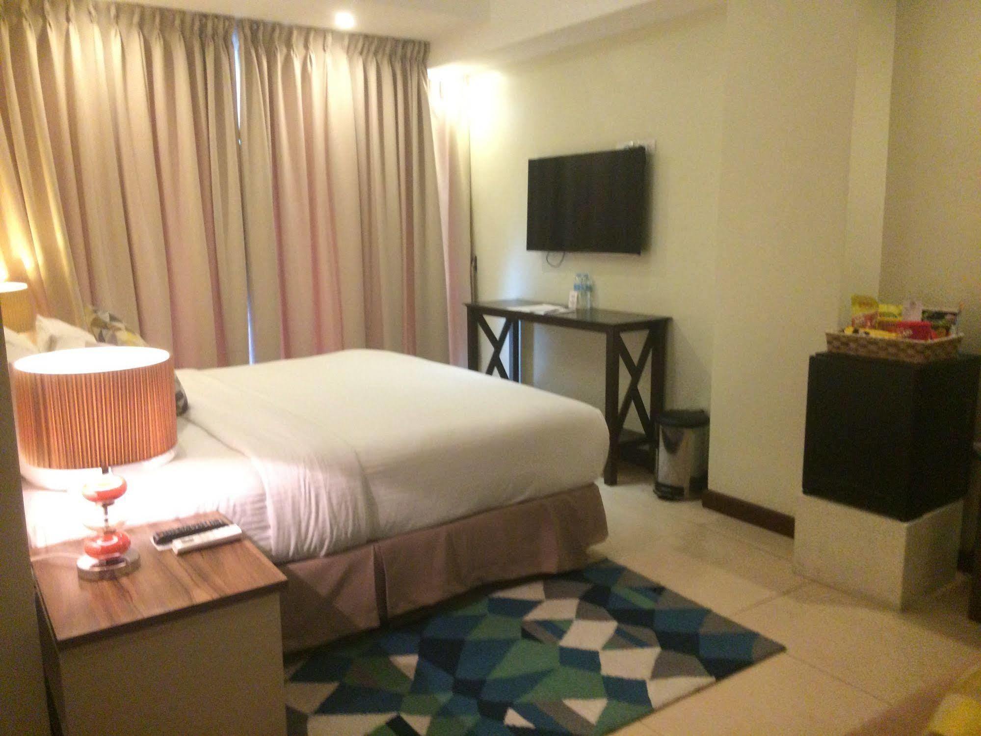 Belian Hotel Тагбиларан Экстерьер фото
